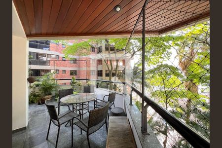 Apartamento à venda com 3 quartos, 238m² em Vila Morumbi, São Paulo