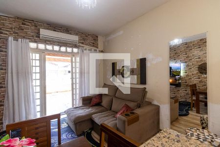 Sala de casa para alugar com 2 quartos, 200m² em Caiçara, Praia Grande