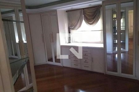 Casa à venda com 5 quartos, 1050m² em Vila Carrão, São Paulo