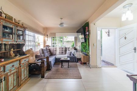 Sala de casa à venda com 3 quartos, 170m² em Espírito Santo, Porto Alegre