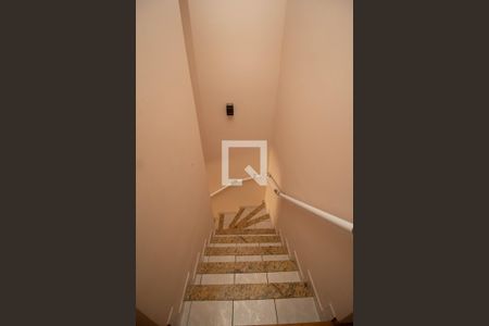 Escada de casa para alugar com 2 quartos, 115m² em Jardim Monte Alegre, São Paulo