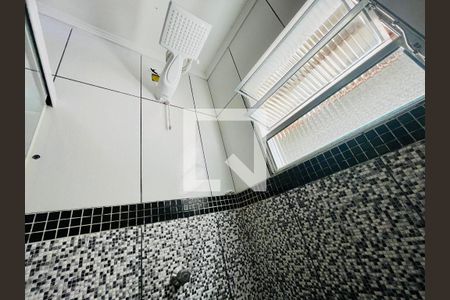 Banheiro de casa de condomínio para alugar com 2 quartos, 150m² em Jardim Guilhermino, Guarulhos