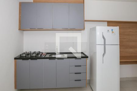 Sala/Cozinha de apartamento para alugar com 1 quarto, 28m² em Parque Industrial Tomas Edson, São Paulo