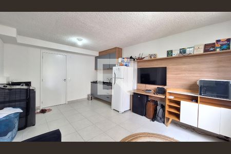 Sala/Cozinha/Área de serviço de apartamento para alugar com 1 quarto, 32m² em Parque Industrial Tomas Edson, São Paulo