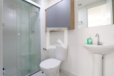 Banheiro de apartamento para alugar com 1 quarto, 32m² em Parque Industrial Tomas Edson, São Paulo