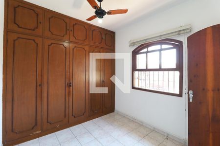 Quarto 1 de casa à venda com 2 quartos, 98m² em Vila Nivi, São Paulo