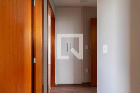 Corredor de apartamento para alugar com 3 quartos, 76m² em Pampulha, Belo Horizonte