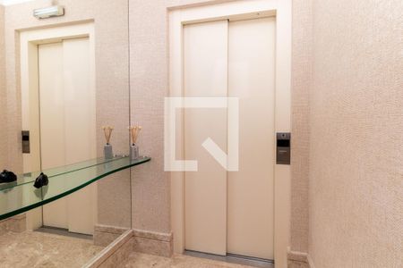 Hall do Elevador de apartamento à venda com 3 quartos, 172m² em Vila Romana, São Paulo