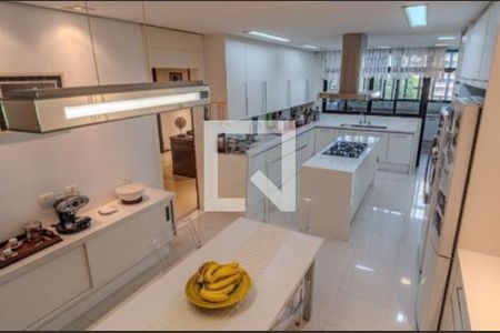 Apartamento para alugar com 4 quartos, 330m² em Santo Amaro, São Paulo