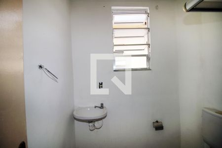 Banheiro de apartamento à venda com 1 quarto, 50m² em Olaria, Rio de Janeiro