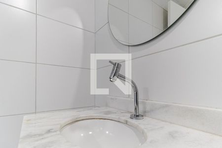 Banheiro de kitnet/studio para alugar com 1 quarto, 24m² em República, São Paulo