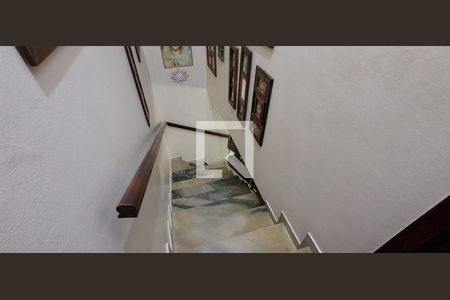 Escada de casa para alugar com 3 quartos, 200m² em Rudge Ramos, São Bernardo do Campo