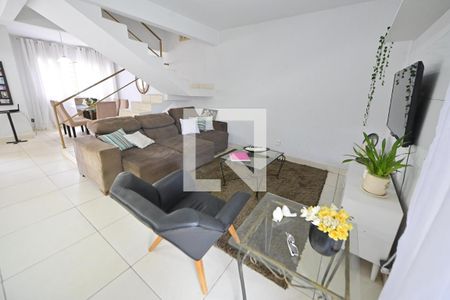 Sala de casa para alugar com 4 quartos, 248m² em Jardim Santo Antônio, Goiânia