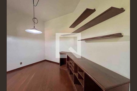 Casa à venda com 6 quartos, 850m² em Parque São Quirino, Campinas