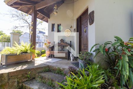 Quintal de casa à venda com 2 quartos, 140m² em Guarujá, Porto Alegre