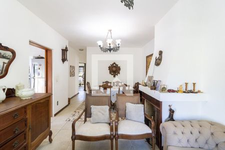 Sala de casa à venda com 2 quartos, 140m² em Guarujá, Porto Alegre