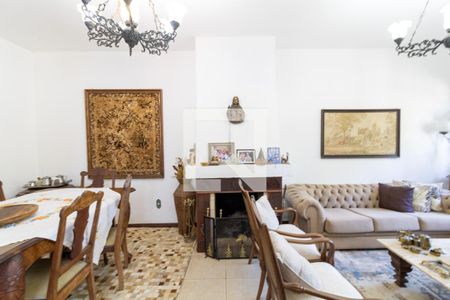 Sala de casa para alugar com 2 quartos, 140m² em Guarujá, Porto Alegre