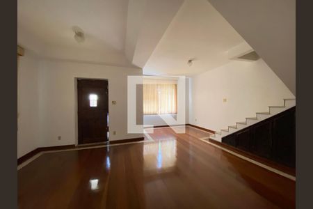 Sala de casa à venda com 4 quartos, 284m² em Del Castilho, Rio de Janeiro