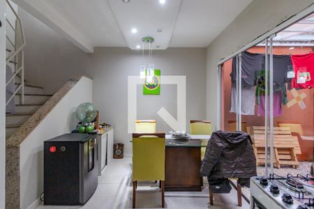 Cozinha de casa de condomínio à venda com 3 quartos, 150m² em Teresópolis, Porto Alegre