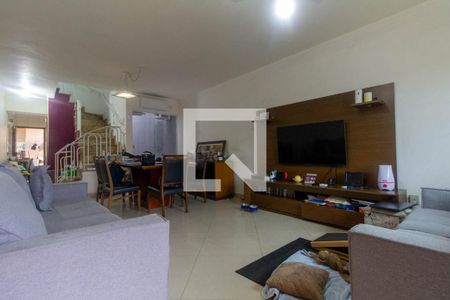 Sala de casa à venda com 3 quartos, 108m² em Vila Carrão, São Paulo