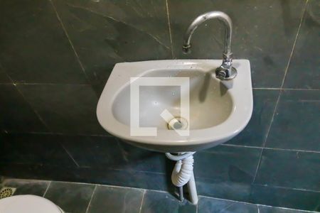 Lavabo de casa de condomínio para alugar com 2 quartos, 70m² em Abolição, Rio de Janeiro