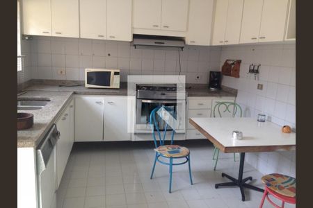 Casa à venda com 4 quartos, 540m² em Vila Tramontano, São Paulo