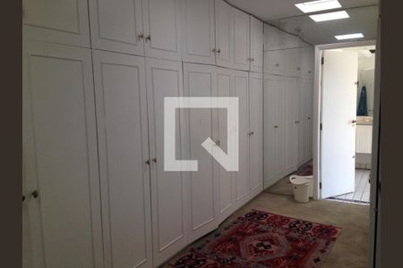 Casa à venda com 4 quartos, 540m² em Vila Tramontano, São Paulo