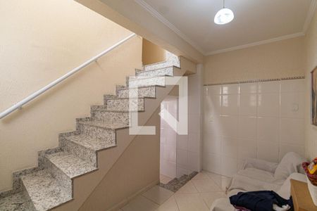 Escada de casa para alugar com 3 quartos, 300m² em Vila Marieta, São Paulo