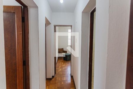 Corredor de apartamento para alugar com 3 quartos, 110m² em Santo Antônio, Belo Horizonte