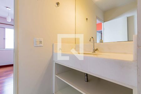 Banheiro social de apartamento para alugar com 2 quartos, 75m² em Pompeia, São Paulo