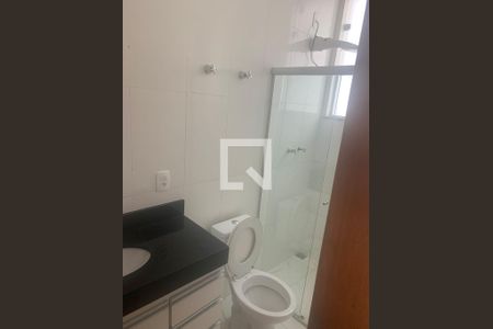 Banheiro de casa de condomínio para alugar com 3 quartos, 60m² em Parque Xangri-Lá, Contagem