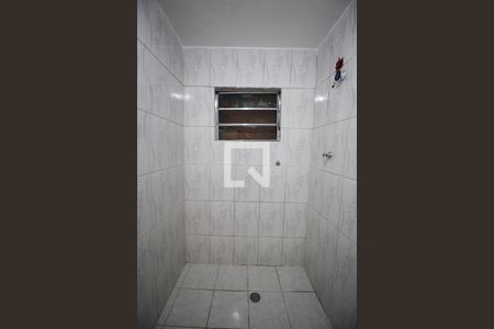 Banheiro de casa para alugar com 2 quartos, 100m² em Jardim Santo Antonio, São Paulo