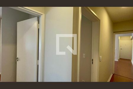 Corredor de apartamento para alugar com 2 quartos, 67m² em Cerqueira César, São Paulo