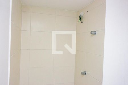 Banheiro de apartamento para alugar com 1 quarto, 27m² em Jardim Itacolomi, São Paulo
