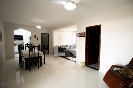 Sala de casa para alugar com 3 quartos, 144m² em Colubandê, São Gonçalo
