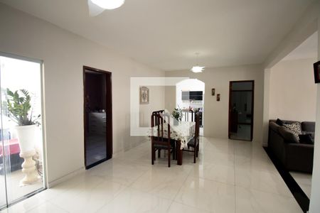 Sala 2 de casa para alugar com 3 quartos, 144m² em Colubandê, São Gonçalo