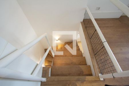 Escada de apartamento para alugar com 1 quarto, 53m² em Vila Nova Conceição, São Paulo