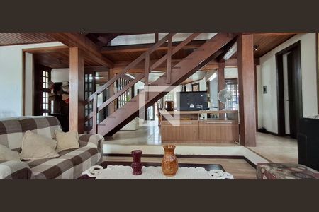 Sala 1 de casa para alugar com 7 quartos, 350m² em Barra da Lagoa, Florianópolis