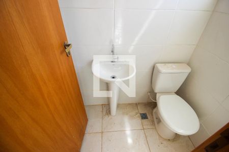 Lavabo de casa de condomínio para alugar com 2 quartos, 59m² em Aparecidinha, Sorocaba