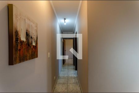 Corredor de casa para alugar com 3 quartos, 181m² em Vila Serralheiro, São Paulo
