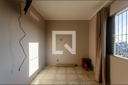Suíte de casa à venda com 3 quartos, 181m² em Vila Serralheiro, São Paulo
