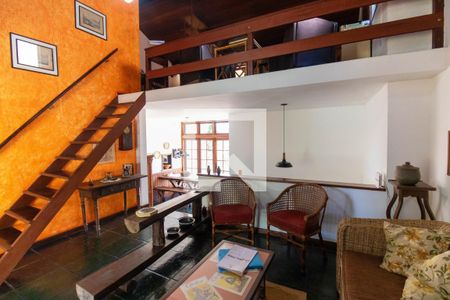 Sala de casa de condomínio à venda com 4 quartos, 210m² em Maravista, Niterói