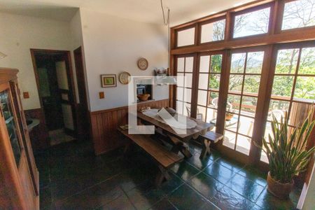 Sala de casa de condomínio à venda com 4 quartos, 210m² em Maravista, Niterói