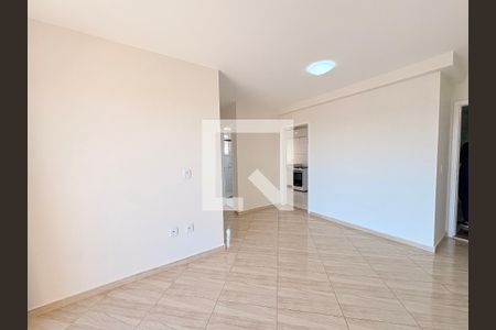 Sala de apartamento à venda com 2 quartos, 54m² em Vila Nova Esperia, Jundiaí