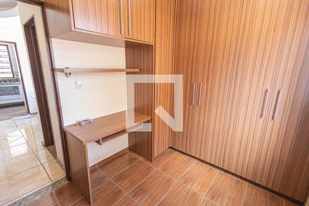 Quarto 2 de apartamento para alugar com 2 quartos, 53m² em Europa, Belo Horizonte
