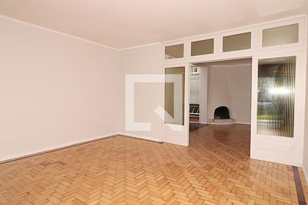 Sala de estar de casa para alugar com 4 quartos, 370m² em Chácara das Pedras, Porto Alegre