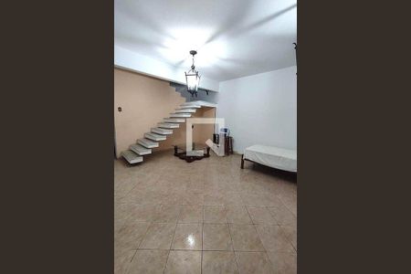 Casa à venda com 4 quartos, 190m² em Olaria, Rio de Janeiro