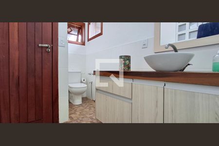 Banheiro Suíte 1 de casa para alugar com 5 quartos, 840m² em Rio Tavares, Florianópolis