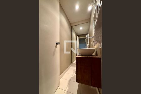 Lavabo de apartamento à venda com 3 quartos, 150m² em Lagoa, Rio de Janeiro
