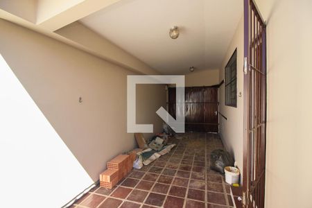 Garagem de casa para alugar com 3 quartos, 177m² em Guarujá, Porto Alegre